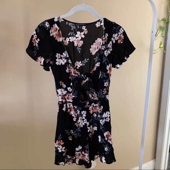 American Eagle Floral Keyhole Romper - Picture 4 of 7